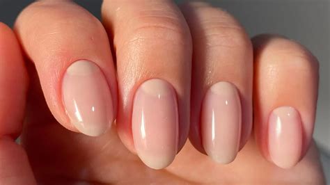 ukrainerinnen fingernägel|What Is a Russian Manicure, and Is It Actually Bad for Your